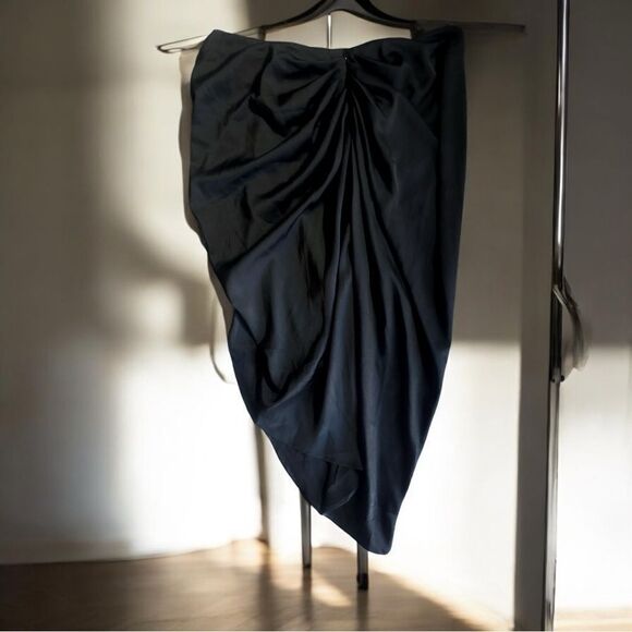 SHEIN Skirts l Black Satiny Hi-Lo Skirt l Zip Back l Side Slit l 2X l EUC - Picture 4 of 9